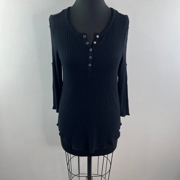 ChaSer True Black Top Henley Neck 3/4 Sleeve Double Cold Shoulder Sz Medium NEW - Picture 2 of 11